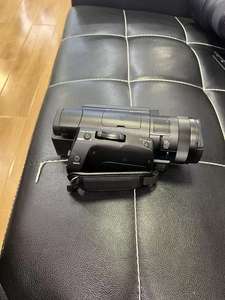 Filmadora Portátil Profissional 4K FDR AX700 com Sensor CMOS de 14MP e Zoom Óptico de 10x-20x - Product Image 2