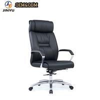 Chaise de bureau de direction en cuir PU avec appui-tête et accoudoirs rembourrés, fonction d'inclinaison et base pivotante avec roulettes.