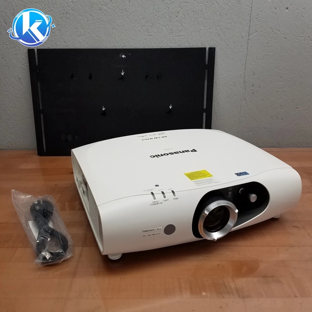 BRAND NEW PT-RW330U DLP PROJECTOR RW 330 WXGA 100-240V 5.2-2.0A 50/60HZ LOC#P101