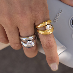 Anillo de Zirconia de Acero Inoxidable de Alta Gama, Resistente a la Decoloración, Chapado en Oro de 18K, Conjunto de Joyería con Brazalete de Acero Inoxidable - Product Image 1