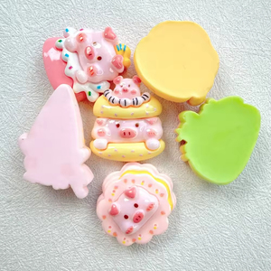 Venta directa <span class=keywords><strong>de</strong></span> fábrica, caja <span class=keywords><strong>de</strong></span> teléfono, horquilla, reloj, taza, parche, dijes <span class=keywords><strong>de</strong></span> resina, artesanías <span class=keywords><strong>de</strong></span> resina para Decoración - Product Image 3