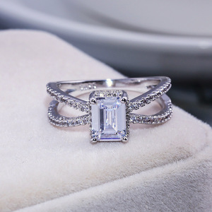 Anello a X per Donna, Gioiello da Dito Trendy per Uso Quotidiano - Product Image 1