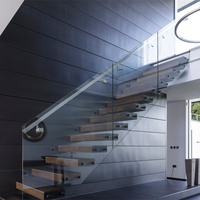 Escalier intérieur en métal avec garde-corps, designs d'escaliers flottants pour bâtiments