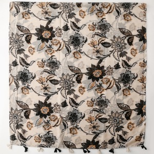 Sciarpe Eleganti Nere e Beige con Motivo Floreale Stampato, con Nappe, Morbide, Leggere e Traspiranti, Copricapo per Donne - Product Image 3