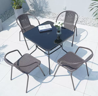 Ensemble de salle à manger d'extérieur moderne et durable Aibike 4 pièces avec chaises en métal, table ronde en verre trempé noir, anneau en fer, garantie 1 an