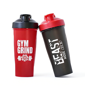 Botella agitadora de agua con taza de proteína de gimnasio sin BPA con impresión personalizada de 600ML CON MEZCLADOR MOQ bajo tapa negra y coctelera con tapa roja - Product Image 1