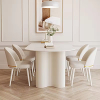 Table à manger et îlot en dalle de pierre de style moderne et luxueux, 4 places, design crème français pour usage domestique