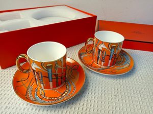 Service à café en porcelaine fine avec motif équestre orange et bordure dorée, 2 pièces, décoration élégante pour la maison - Product Image 5