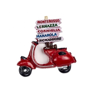 Vente en gros d'aimants de réfrigérateur en résine pour scooter 5 Terres d'Italie-Souvenirs touristiques faits à la main avec un fort magnétisme Cadeau et décoration intérieure - Product Image 4
