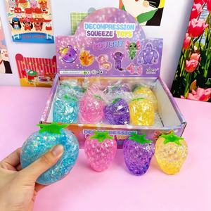 ของเล่นบีบสตรอว์เบอร์รี่ Botu รุ่นใหม่ 12 ชิ้น/กล่อง ของเล่นบีบมอลโทส ฟื้นตัวช้า ของเล่นบีบแก้เครียด กลิตเตอร์สควิชชี่ สตรอว์เบอร์รี่ - Product Image 1