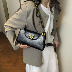 2026 New Vintage Oil Wax Pu Leather Shoulder <strong>Bag</strong> for Women Luxury Chain Crossbody Handbag Retro Designer Style Clutch Purse - Product Image 3