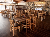 Ensemble de table et de chaises de restaurant en bois massif, chaise de salle à manger rembourrée en PU, mobilier de salle à manger en bois pour café, bistrot, hôtel