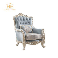 Fauteuil de salon de style français à dossier haut en bois avec accoudoirs, chaise royale de luxe pour appartement et chambre à coucher