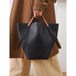Women's Large Capacity Cross-Border Fashion <b>Handbag</b> High-End Tote Bag for Autumn and Winter Open Closure Type - Product Image 3