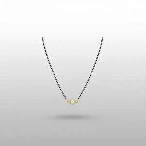 Collar Mangalsutra Clásico con Cuentas Negras y Diseño Dorado con Piedra Central Blanca, Elegante Collar para Uso Diario para Mujer - Product Image 2