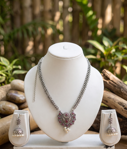 DIVYORO Ensemble collier pendentif cœur en filigrane oxydé et boucles d'oreilles Jhumka, bijoux de mariage de créateur, classique et tendance - Product Image 3