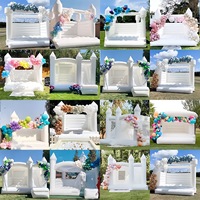 Château gonflable blanc avec décoration de ballons personnalisée, équipement de jeu pour enfants pour mariages et fêtes d'anniversaire en plein air
