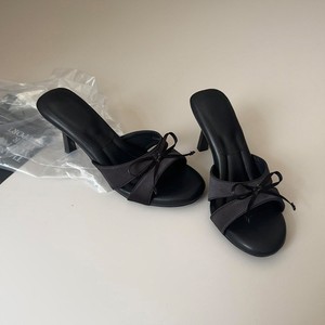 Sandales mules en satin pour femme avec nœud, bout rond ouvert, brides croisées, à enfiler, talon fin, pour l'été, décontractées ou de soirée - Product Image 3