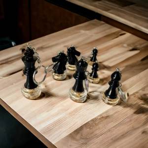 Llavero de resina único con diseño artístico abstracto, accesorio ligero y duradero diseñado para uso diario, expresión personal - Product Image 1