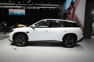 รถยนต์ SUV รุ่น L Range-Extended ปี 2024 ระยะทางวิ่ง 700 กม. มอเตอร์ 150-200 กิโลวัตต์ แบตเตอรี่ 30 กิโลวัตต์ชั่วโมง แรงบิด 300-400 นิวตันเมตร รถยนต์แบบ Range-Extended ยี่ห้อ Nezha - Product Image 3