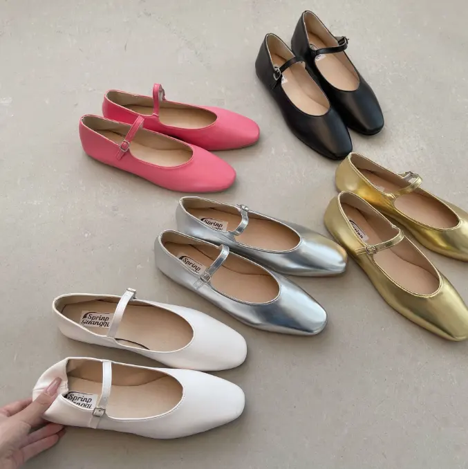 2023 New Designer Comfortable Toe Elegante flache feste Schuhe für Damen und Damen