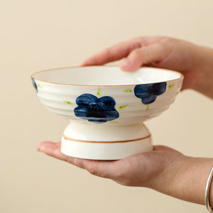 Bol sur piédestal en céramique à motifs floraux, peint à la main, pour servir des fruits, salades, usage domestique - Product Image 4