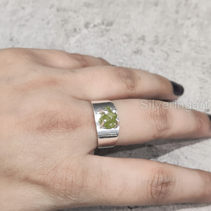 Anillo de Plata de Ley 925 con Peridoto Natural, Piedra de Nacimiento de Agosto, Banda Ancha, Joyería Hecha a Mano para Mujer - Product Image 1