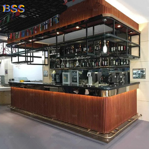 Elegante Barra de vino elegante Barra de bar para restaurante Barra de cóctel funcional con riel de pie de latón - Product Image 1