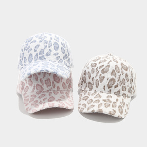 Phụ Nữ Của Biểu Tượng Tùy Chỉnh Mùa Đông Mũ Bóng Chày Leopard Nhung 100% Polyester Velour Vải Tay Thêu Phun In Hat - Product Image 2