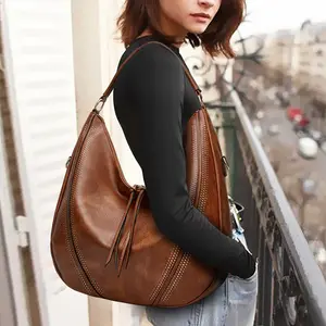 新款经典复古肩包大容量女式流浪汉手袋柔软人造革大挎包手提包