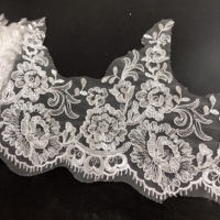 Belle garniture de dentelle de bordure de broderie de fleur ivoire pour la robe de mariée LT2487B