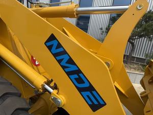 Chargeuse frontale compacte de 3,4 tonnes avec boîte de vitesses PLC, moteur diesel, garantie 1 an, spécialisée pour les stations de traitement des déchets, grappin personnalisé disponible - Product Image 6