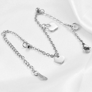 Bracelet à breloques en forme de cœur en acier doré avec incrustation de cœur creux et sertissage clos, bijou cadeau - Product Image 3