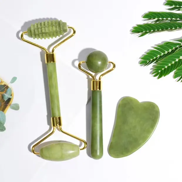 Rolo de jade verde para massagem facial de marca própria, cuidados com a pele, pedra gua sha natural, cosméticos