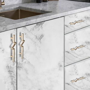 Poignées de placard longues en alliage de zinc de style français, haute qualité, durables, faciles à installer, couleur personnalisée pour la cuisine - Product Image 1