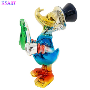 Sculpture Moderne Minimaliste de Luxe Créative en Résine de Fibre de Verre Électroplaquée Donald Duck Peinte à la Main Taille Personnalisée pour Salon et Maison - Product Image 2