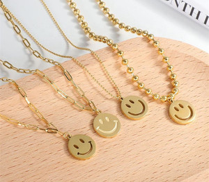 Venta al por mayor 18K chapado en oro de acero inoxidable libre impermeable joyería sonrisa encanto feliz sonrisa cara colgante collar de cadena para las mujeres - Product Image 6