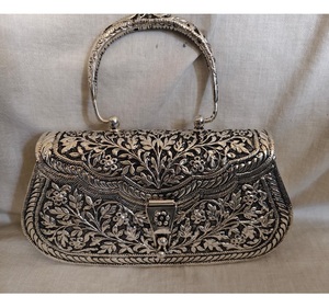 Elegante Bolsa de Regalo de Compromiso para Mujer en Plata de Ley 925 con Detalles Estilizados y Almacenamiento Práctico, el Accesorio Perfecto de la India - Product Image 6