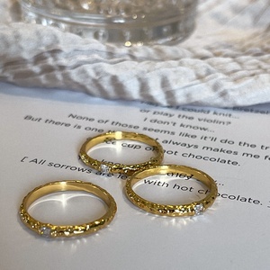 Anelli di zirconi cubici placcati oro 18K <span class=keywords><strong>brillante</strong></span> solitario CZ <span class=keywords><strong>zircone</strong></span> pietra pavimentata eternità martellata anello di diamanti - Product Image 2