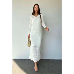 Robe pull fourreau blanche en maille à col en V, taille naturelle, respirante pour femme - Product Image 2