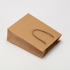 Bolsas de transporte de <span class=keywords><strong>Boutique</strong></span>, productos de marca personalizados, Bolsas de papel de embalaje de compras de regalo, recicladas, marrón, blanco y negro - Product Image 4