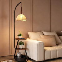 Lampadaire LED de style moderne et pratique, design rétro de luxe léger, pour salon, bureau et chambre à coucher