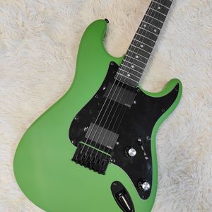 Guitare verte avec micros actifs, mécaniques de réglage verrouillables, excellent rapport qualité-prix, qualité professionnelle - Product Image 5