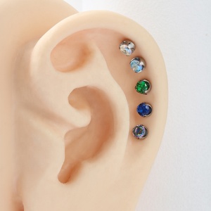 Giometal ASTM F136 titanio básico internamente roscado facetado garra conjunto Cubic Zircon final Tragus Conch labio Piercing joyería - Product Image 6