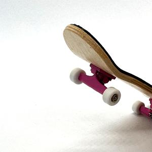 Wholesale Custom <b>Finger</b> <b>Boards</b> 32Mm Maple Wood Fingerboard Deck With Metal Trucks - Product Image 5