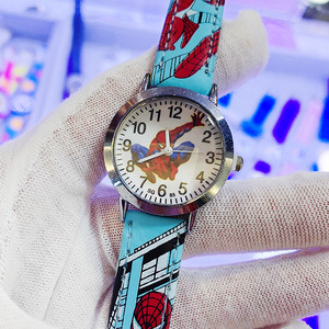 Venta al por mayor <span class=keywords><strong>de</strong></span> dibujos animados chico <span class=keywords><strong>Spiderman</strong></span> reloj Flash luminoso reloj <span class=keywords><strong>de</strong></span> pulsera <span class=keywords><strong>de</strong></span> cuero moda para niños reloj <span class=keywords><strong>de</strong></span> movimiento <span class=keywords><strong>de</strong></span> cuarzo favorito - Product Image 6