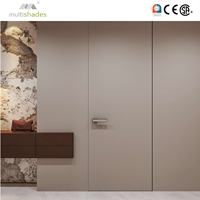 Porte intérieure minimaliste ultra-fine MULTISHADES avec âme en nid d'abeille, isolation acoustique, optimisant la lumière naturelle et l'espace visuel