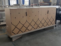 Buffet de style Old Money de conception italienne, en bois massif avec motif géométrique, pour la décoration de villas modernes