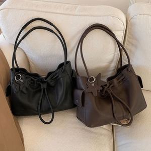 Bolso de Hombro Plisado de Diseño Nuevo 2025, Bolso de Mano de Cuero PU de Lujo, Suave, para Mujer, de Gran Capacidad, para Compras - Product Image 3