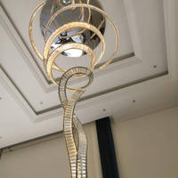 Lustre en cristal de spirale de luxe pour l'escalier haut de plafond de maison d'hôtel
